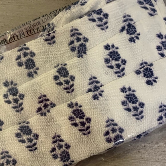 Free People Reusable Face Mask. - Picture 3 of 7